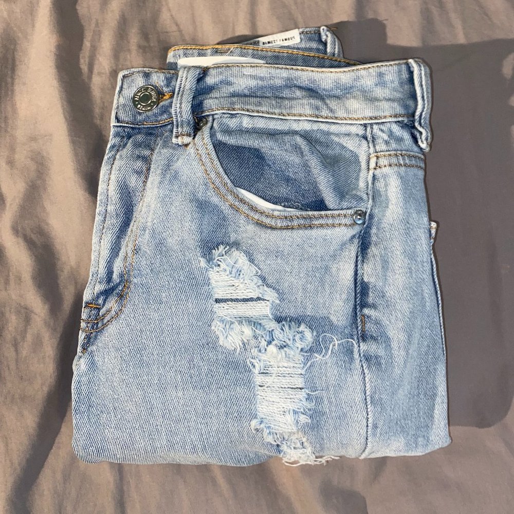 Light-washed Ripped Jeans - Picture 2 of 4